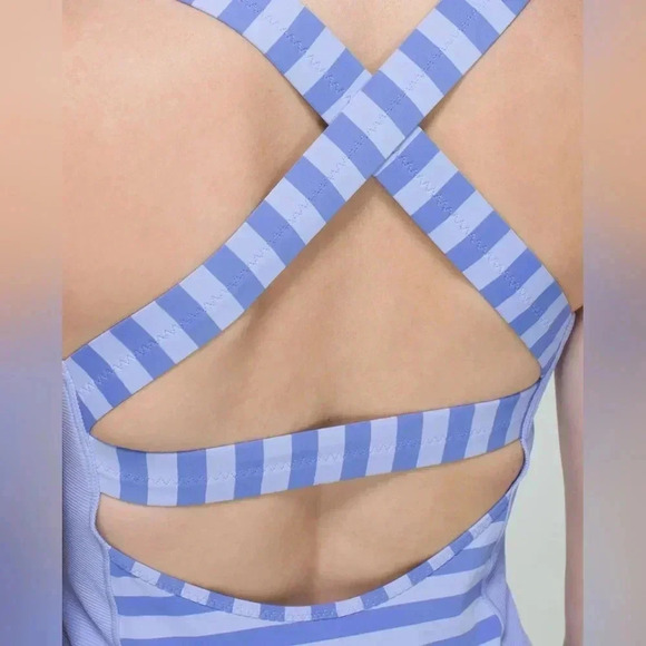 2/35$ Lululemon Core Kicker Tank Apex Stripe  Lavender Dusk size 4 - Picture 4 of 14